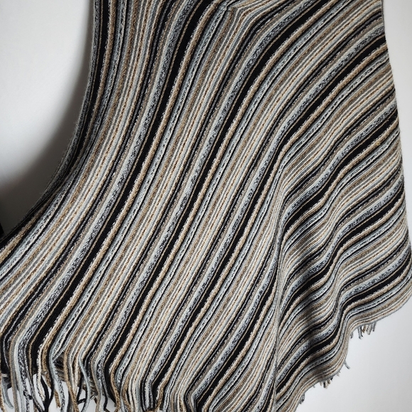 Cejon Poncho Black Gray Tan Multi V-Neck Pullover Asymmetric Hem With Fringe OS - Picture 6 of 9